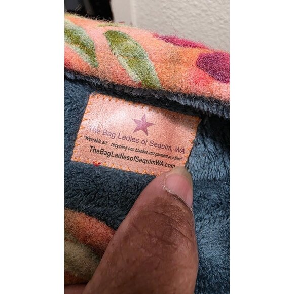 The Bag Ladies Of Sequin Art Floral Slip-On Slippers 11-12 Multicolor Fleece Sof - Picture 7 of 8